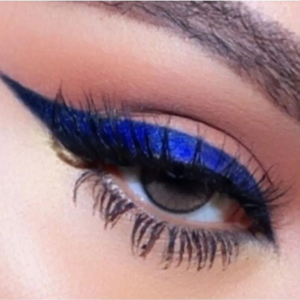 Too Faced Gel Eye Liner in Killer Saphire (Dark Blue)